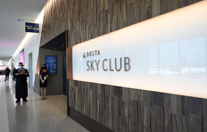 United Airlines raises spending requirements to earn frequent flyer status