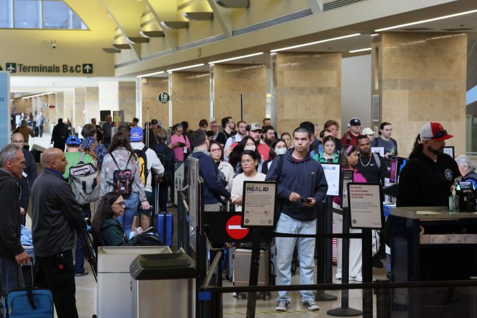 TSA will let travelers keep their shoes on at airport security checkpoints