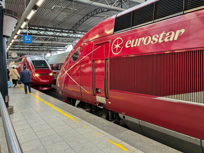 Eurostar warns of ‘major disruption’ as power outage halts services between France and England