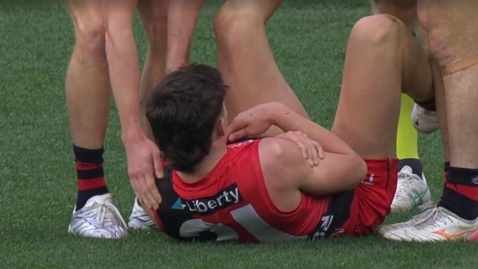 Young Essendon midfielder Archie Roberts sidelined with nasty shoulder injury