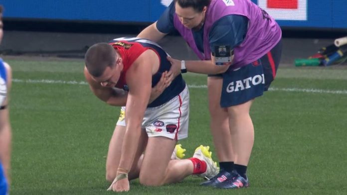 Ambulance called for Dan Turner as Melbourne also lose Changkuoth Jiath in 16-point win over North Melbourne