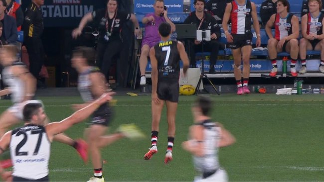 Stadium in shock as St Kilda superstar Nasiah Wanganeen-Milera goes down with hamstring injury
