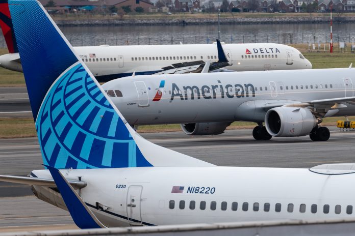 Nor'easter delays hundreds of flights, airlines waive change fees